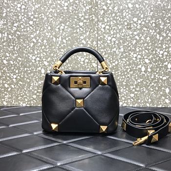 Valentino Garavani Roman Stud Small Leather In Black Size 20×9×15cm
