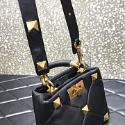 Valentino Garavani Roman Stud Small Leather In Black Size 20×9×15cm - 2