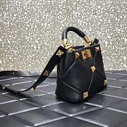 Valentino Garavani Roman Stud Small Leather In Black Size 20×9×15cm - 4