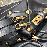 Valentino Garavani Roman Stud Small Leather In Black Size 20×9×15cm - 6