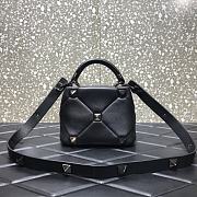 Valentino Garavani Roman Stud Small Leather All Black Size 20×9×15cm - 4
