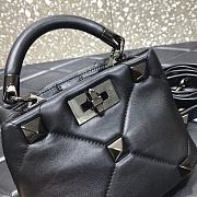 Valentino Garavani Roman Stud Small Leather All Black Size 20×9×15cm - 5