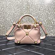 Valentino Garavani Roman Stud Small Leather Shoulder Bag In Light Pink Size 20×9×15cm - 1