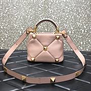 Valentino Garavani Roman Stud Small Leather Shoulder Bag In Light Pink Size 20×9×15cm - 2