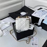 Chanel Small Classic Box 20 In White - 3