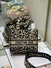 Dior Lady Dior D lite Mizza Embroidery M0565 Size 24cm - 1
