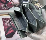 Lady Dior 5 Gusset Card Holder Grey Patent Cannage Calfskin S0074 Size 10.5x 6x3 cm - 3