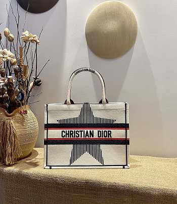 Dioralps Dior Book Tote White Three-Tone Embroidery M1286 Size 41.5x35x18 cm 