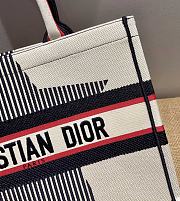 Dioralps Dior Book Tote White Three-Tone Embroidery M1286 Size 41.5x35x18 cm  - 6