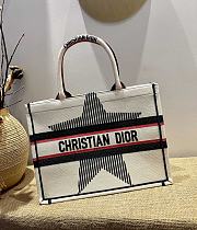 Dioralps Dior Book Tote White Three-Tone Embroidery M1286 Size 41.5x35x18 cm  - 5