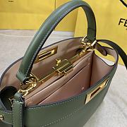 Fedi Peekaboo ISEEU East-West In Green 8BN32 Size 33x25x12cm - 5