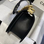 Chanel Boy Flap Bag Paris Detail 67086 - 6
