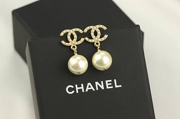 Chanel Earrings Pearl