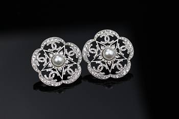 Chanel Flower Cluster