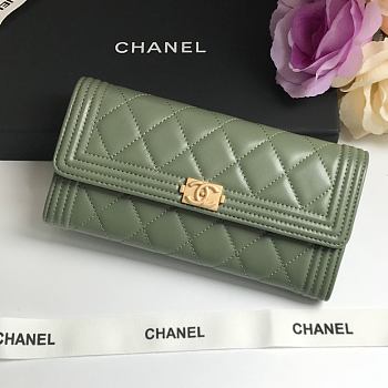 Chanel Wallet Green Quilted Leather & Gold-tone Metal 10.5cm
