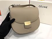Celine Medium Trotteur Bag In Leather Taupe In Grey 23 cm - 3