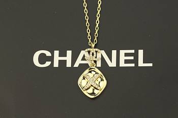 Chanel Necklace 001