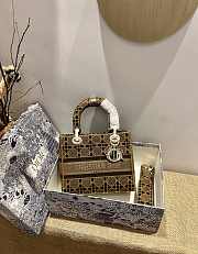 Dior Medium Lady D-lite Brown Embroidery Size 24cm - 1