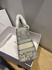 Dior Lady Medium White Toile de Jouy Reverse Embroidery Size 24cm - 5
