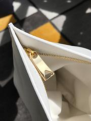 Bottega Veneta Twist Clutch In White 607964  - 3