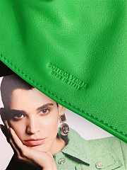 Bottega Veneta Twist Clutch In Green 607964 - 3