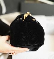 Chanel Cloud Bag Velvet Leather - 5
