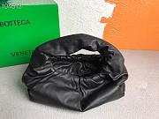 Bottega Veneta The Shoulder Bag 61052 Size 40x18x35cm - 2