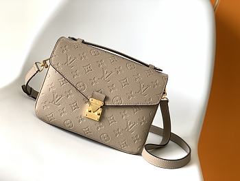 Louis Vuitton Pochette Metis In Beige M44018 Size 25cm