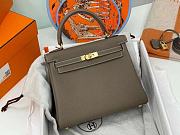 Hermes Kelly Bag In Grey Gold Hardware - 2