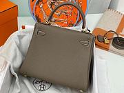 Hermes Kelly Bag In Grey Gold Hardware - 3