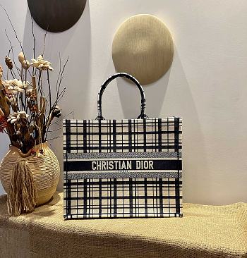 Dior Book Tote Cannage Embroidery Black&White M1286 Size 41.5x32x5cm.
