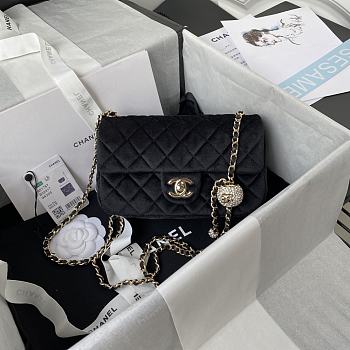 Chanel Classic Flap Velvet Bag Size 20x13x7cm