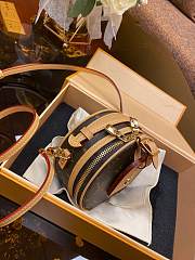 Louis Vuitton Mini Petite Boite Chapeau M44699  - 3