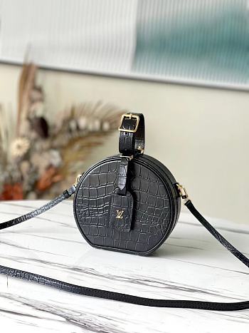 Louis Vuitton Petite Boite Chapeau RubisTourmaline Alligator Leather N98987 Size: 17.5X16.5X7.5cm
