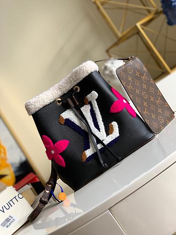 Louis Vuitton Neonoe Bucket Bag 26cm