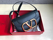 Valentino Garavani Supervee Shoulder Black Bag Size 26.5x9x15cm - 1