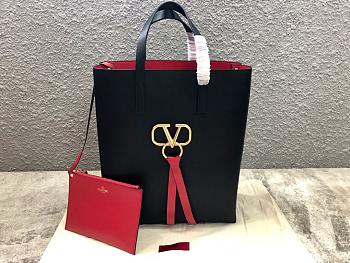 Valentino Garavani E/W Vring In Black Size 39x32x14cm