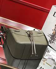 Loewe Hammock Bag in Grey Calfskin Size 32 x 28 x 15 cm - 2
