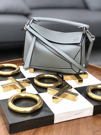 Loewe Puzzle Bag Soft Grained Calfskin Grey Size 18*12.5*8cm