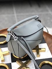 Loewe Puzzle Bag Soft Grained Calfskin Grey Size 18*12.5*8cm - 4