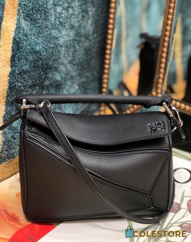 Loewe Puzzle Bag Soft Black Calfskin Size 18*12.5*8cm - 1