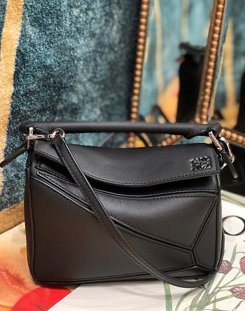 Loewe Puzzle Bag Soft Black Calfskin Size 18*12.5*8cm