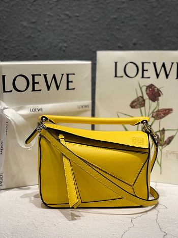 Loewe Puzzle Bag Soft Yellow Calfskin Size 18*12.5*8cm