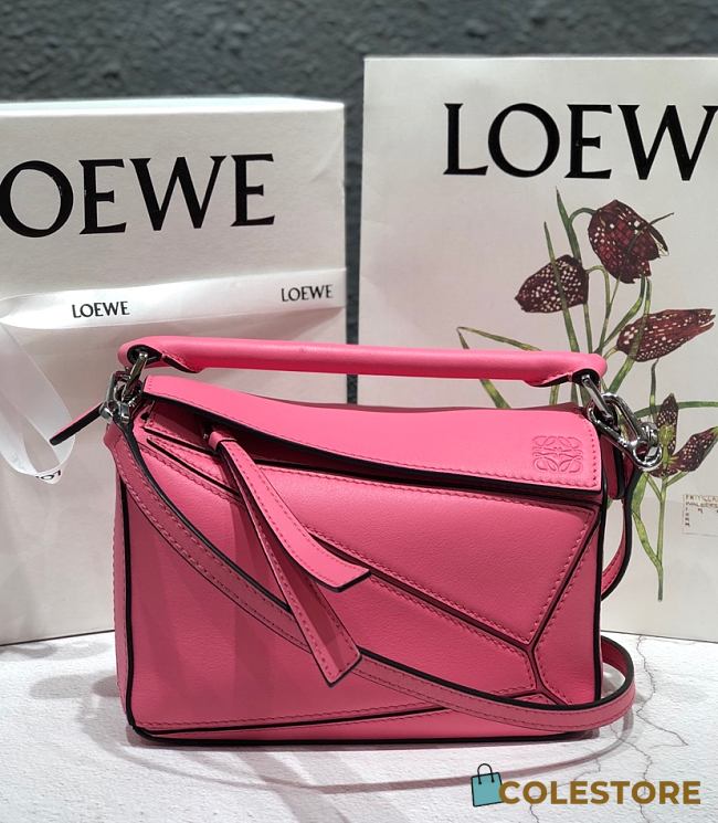 Loewe Puzzle Bag Soft Pink Calfskin Size 18*12.5*8cm - 1