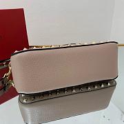 Small Rockstud Grainy Calfskin Crossbody Bag Creme 19cm - 2