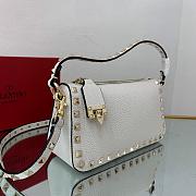 Small Rockstud Grainy Calfskin Crossbody Bag White 19cm - 3