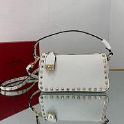 Small Rockstud Grainy Calfskin Crossbody Bag White 19cm - 6