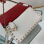 Small Rockstud Grainy Calfskin Crossbody Bag White 19cm - 4