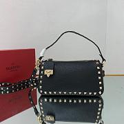 Small Rockstud Grainy Calfskin Crossbody Bag Black 19cm - 2