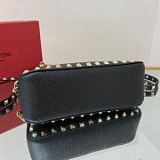 Small Rockstud Grainy Calfskin Crossbody Bag Black 19cm - 3
